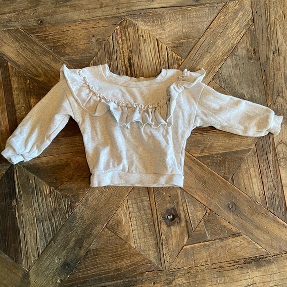 ❌SOLD❌ Grey sweater shirt with ruffle detail - Picture 4 of 5